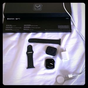 Apple Watch Series 4. 40mm. Anthracite/Black